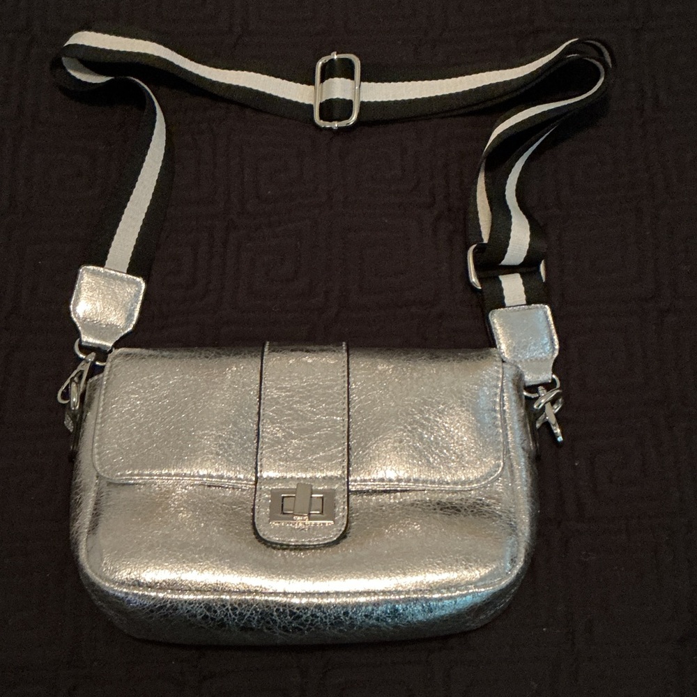 Chic Silver Crossbody Bag with Adjustable Strap